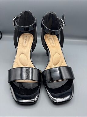 Easy Street Ro Sandals